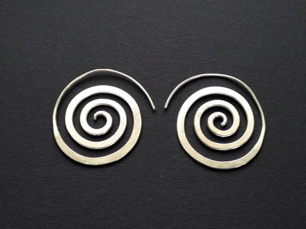 Traditional ethnic Sterling silver earrings.. Foto 1