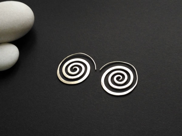 Traditional ethnic Sterling silver earrings.. Foto 2