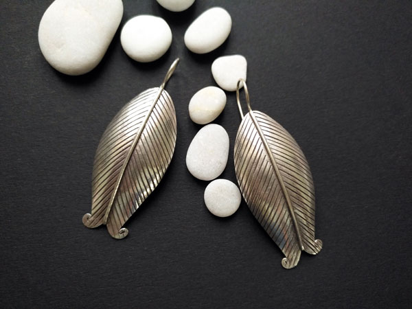 Handmade silversmith earrings made in Sterling silver.. Foto 1