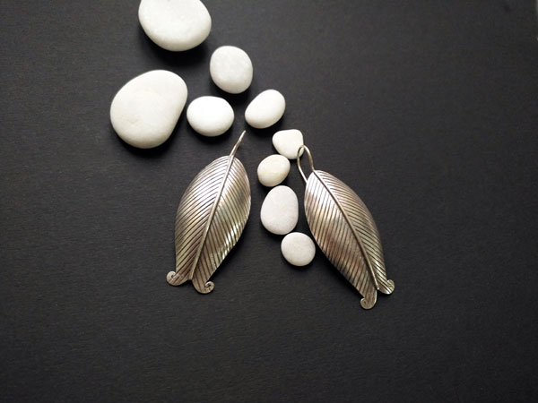 Handmade silversmith earrings made in Sterling silver.. Foto 2