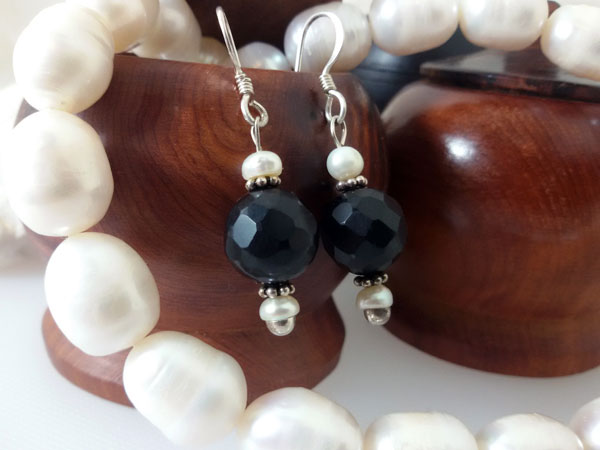 Black Amber, pearls and Sterling silver earings.. Foto 1