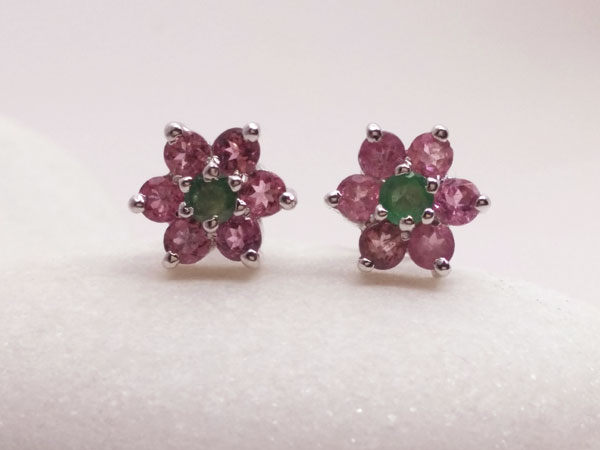 Vintage handmade Sterling silver with Emerald and Toumaline earrings.. Foto 1