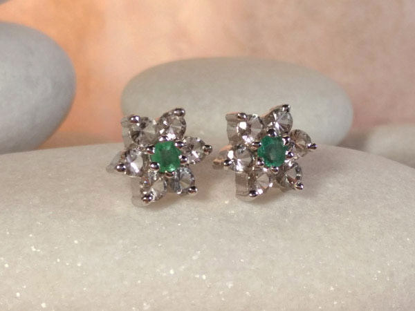 Vintage handmade Sterling silver with Emerald and Topaz earrings.. Foto 1