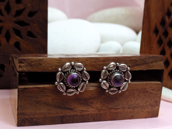 Ethnic Sterling silver and amethyst earrings.. Foto 1