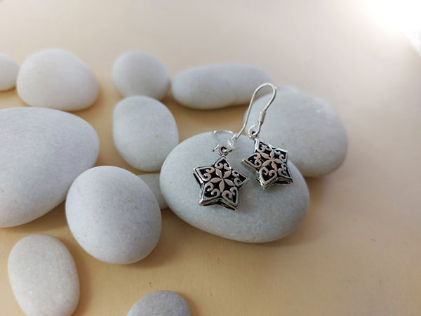 Ethnic handmade sterling silver earrings.. Foto 1