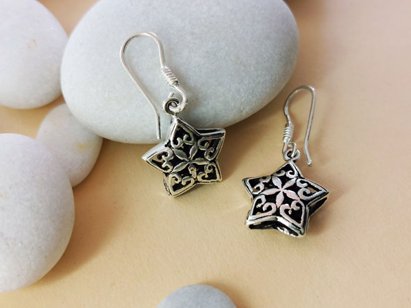 Ethnic handmade sterling silver earrings.. Foto 3