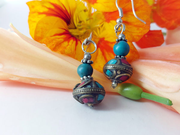 Pendientes artesanales tibetanos.. Ref. NHU