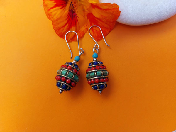 Tibetan traditional earrings.. Foto 1