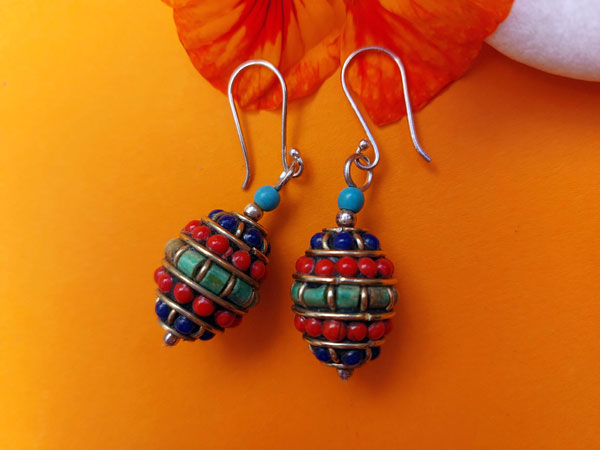 Tibetan traditional earrings.. Foto 2