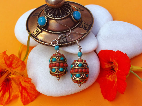 Tibetan traditional earrings.. Foto 1