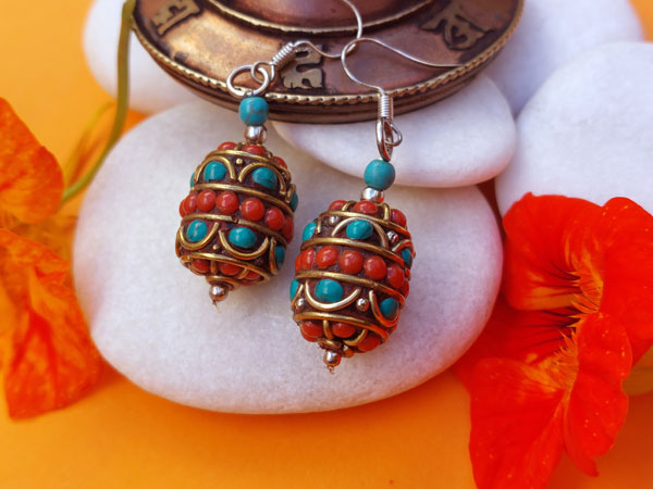 Tibetan traditional earrings.. Foto 2