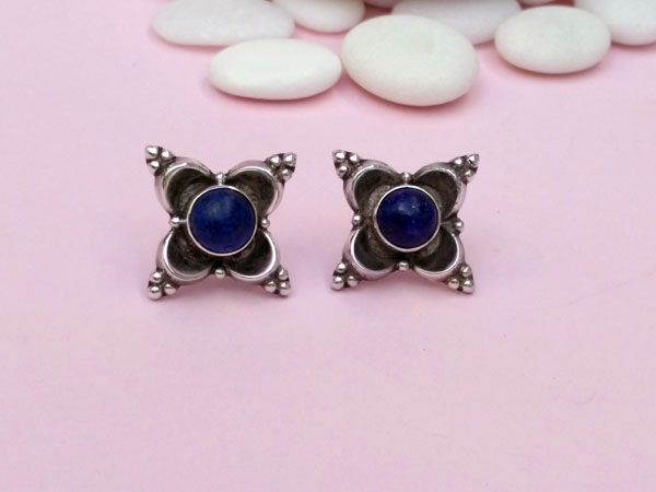 Pendientes etnicos artesanales de plata y gemas de lapis lazuli.. Foto 2