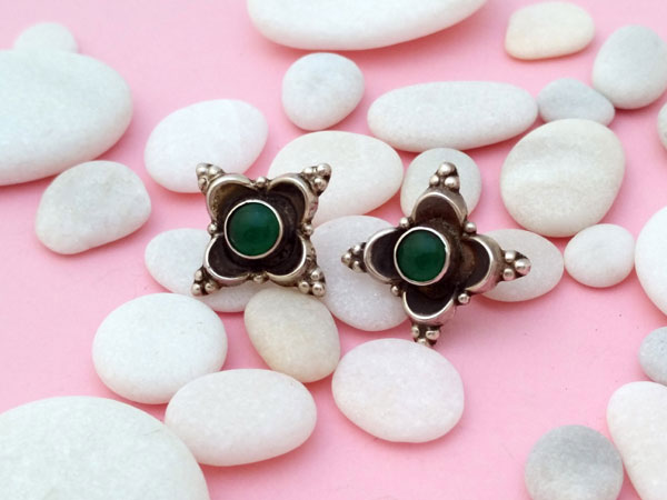 Pendientes artesanales de plata y gemas de agata verde.. Ref. NJK