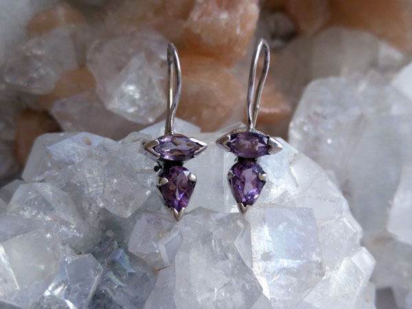 Ethnic silver and amethyst earrings.. Foto 1