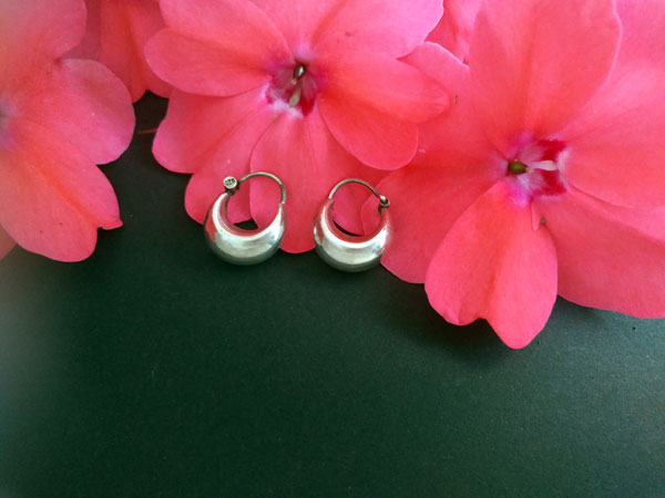 Ethnic handmade silver earrings.. Foto 1