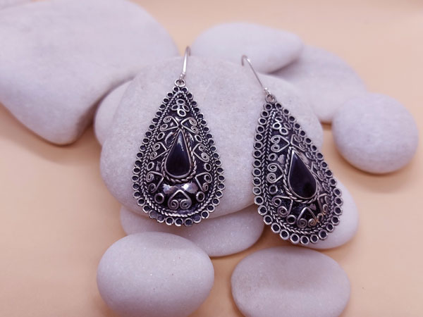 Antique earrings made of silver alloy and Onix, black agate from Uzbekistan.. Foto 2