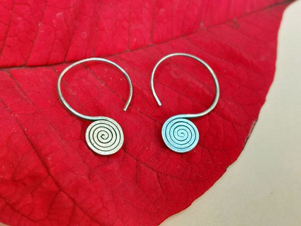 Ethnic silver earrings.. Foto 2