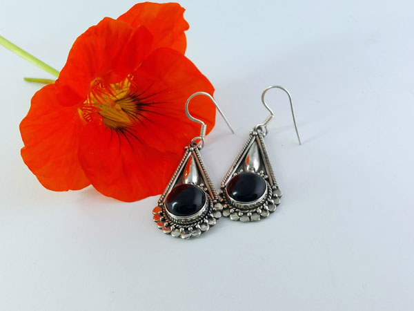 Ethnic Sterling silver and Onix earrings.. Foto 1