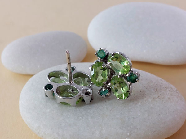 Vintage Sterling silver with Peridots and Emeralds earrings.. Foto 3