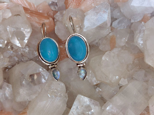Ethnic sterling silver, turquoise and moonstone earrings.. Foto 2
