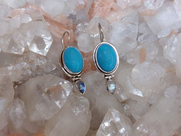 Ethnic sterling silver, turquoise and moonstone earrings.. Foto 3