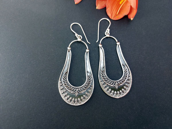 Ethnic Sterling silver earrings.. Foto 1