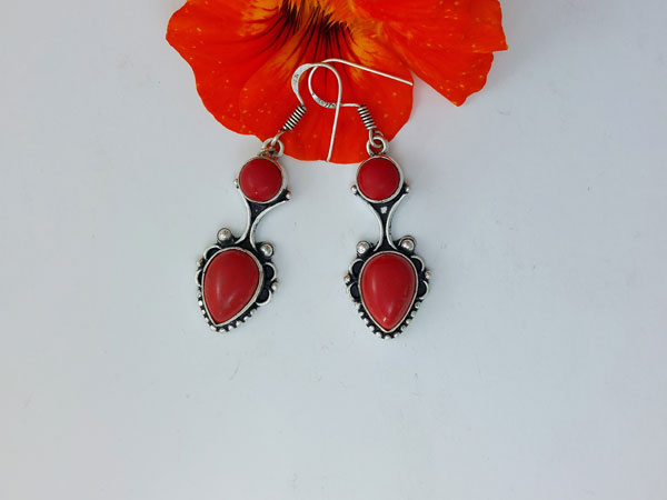 Handmade ethnic silver and coral earrings.. Foto 1
