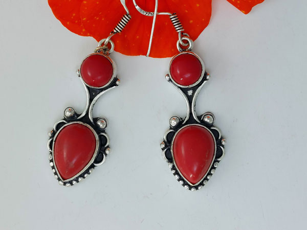 Handmade ethnic silver and coral earrings.. Foto 2