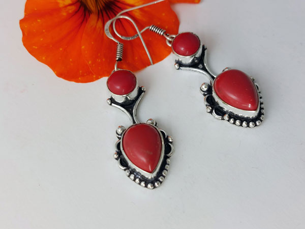 Handmade ethnic silver and coral earrings.. Foto 3