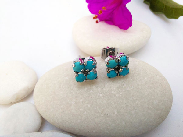 Peque�os pendientes de plata y turquesas.. Foto 2