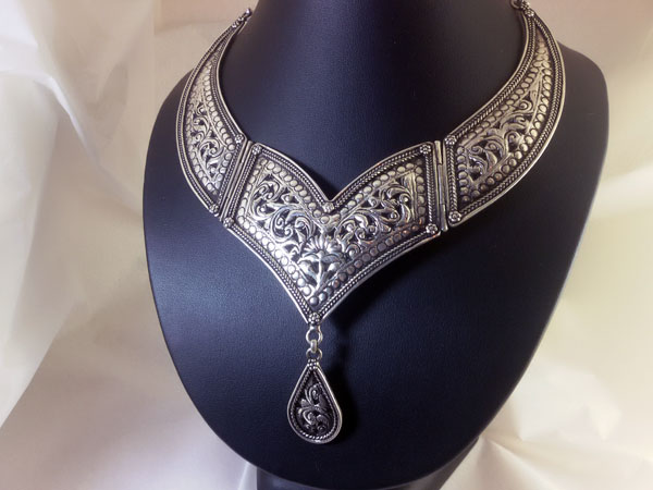 Collar artesanal de plata.. Foto 1