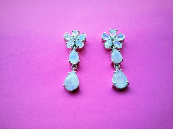 Gorgeous Moonstones faceted gems and Sterling silver earings.. Foto 1