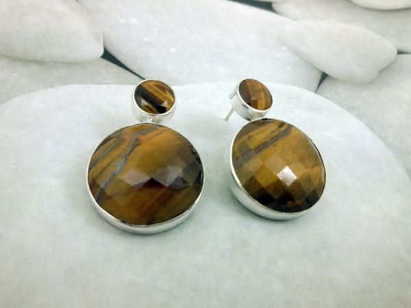 Handmade Sterling silver and Tiger eye earrings.. Foto 1