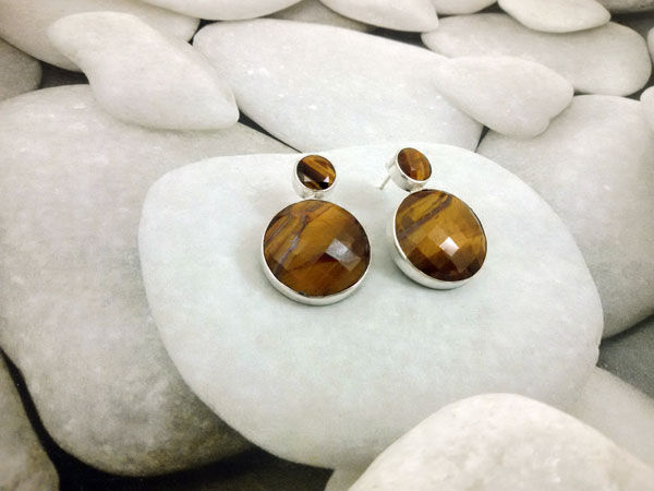 Handmade Sterling silver and Tiger eye earrings.. Foto 2