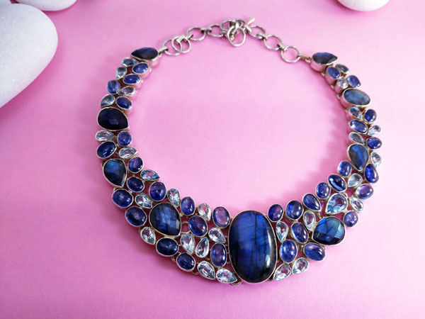 Collar de plata y gemas de Labradorita, Topacio azul y Aquamarinas.. Foto 3