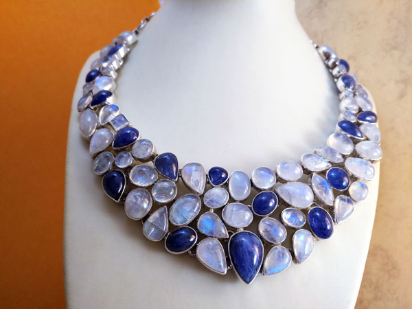 Sterling silver necklace with gems of Tanzanite and Moonstone.. Foto 1