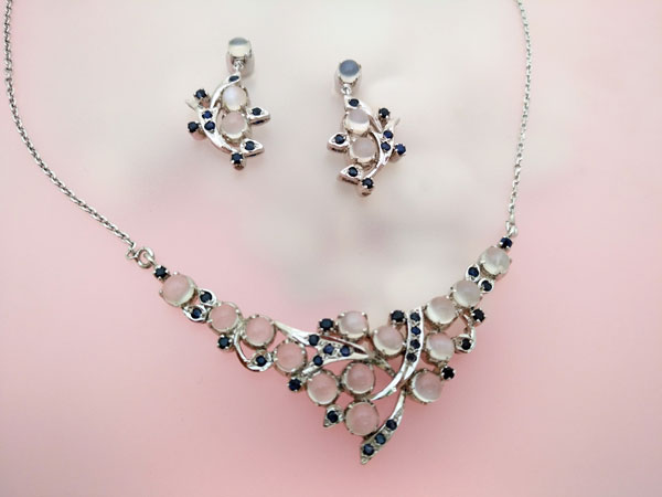 Elegant Elizabethan set of Sterling silver choker and earrings, Sapphires and Adularias gemstones.. Foto 2