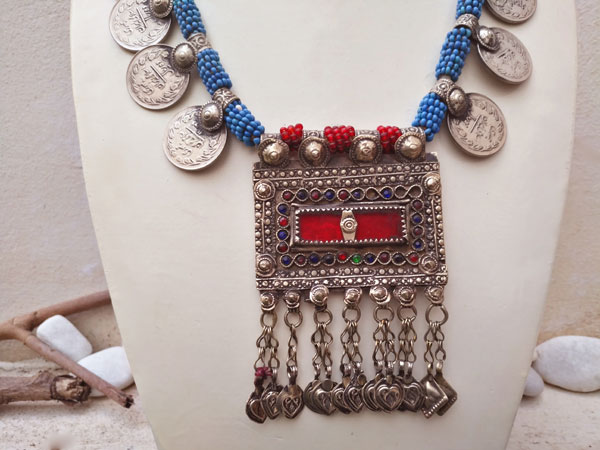 Ethnic necklace from Herat, Afghanistan.. Foto 1