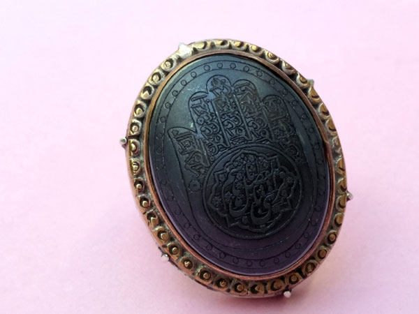 Traditional ethnic ancient ring.. Foto 1