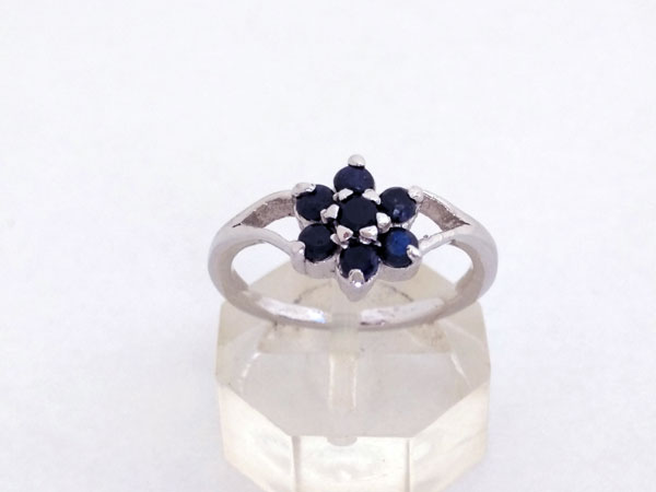 Anillo de plata con zafiros azules.. Ref. TDX