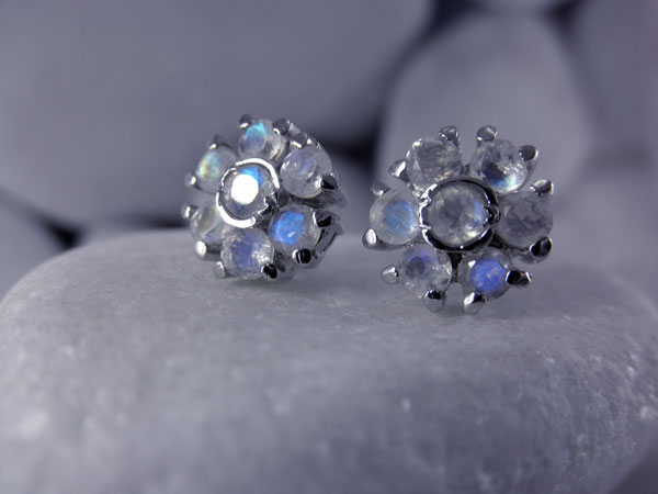 Pendientes artesanales de plata y gemas facetadas de Piedra de luna.. Ref. TEN