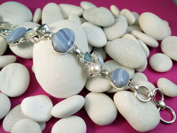 Sterling silver bracelet with gemstones.. Foto 2