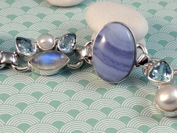 Sterling silver bracelet with gemstones.. Foto 3