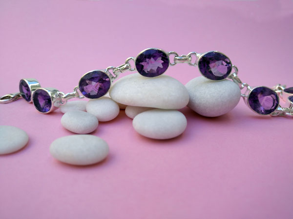 Faceted Amethyst and Sterling silver bracelet.. Foto 4