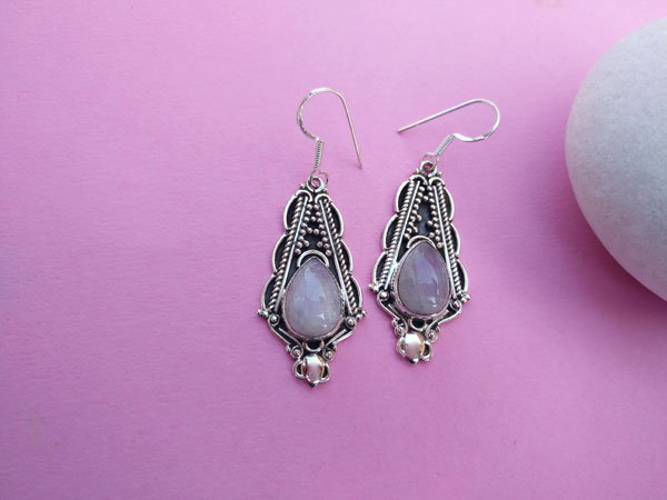 Moonstone and Sterling silver ethnic earrings.. Foto 1