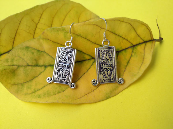 Pendientes tradicionales Tuareg, labrados artesanalmente sobre plata de 1 ley.. Ref. TGT