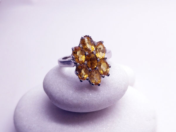 Sterling ilver ring whit faceted gems of citrine quartz.. Foto 1