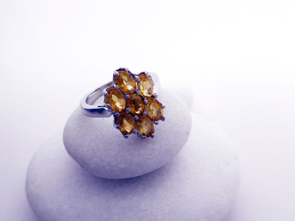 Sterling ilver ring whit faceted gems of citrine quartz.. Foto 2