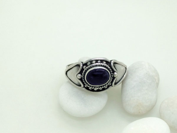 Ethnic Sterling silver and amethyst ring.. Foto 1