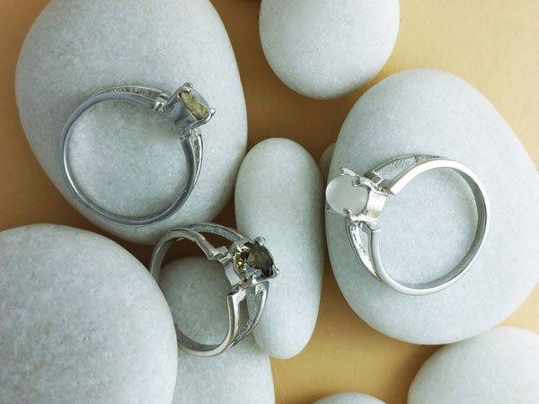 Silver rings with moonstone, white topaz and smoky quartz gems.. Foto 1